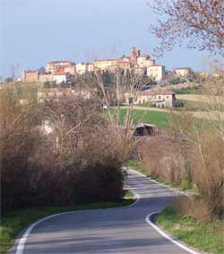 Strada Panoramica per San Clemente alla fine di un piacevole giro di city bike in una giornata di sole, organizzato dall'hotel, Riccione - Montescudo - Croce - Riccione.