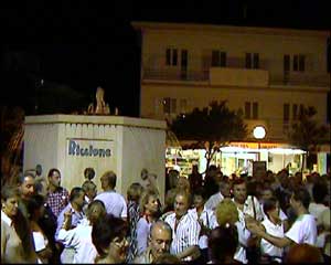  Via Tasso festa per i turisti degli alberghi, pensioni e hotel di Riccione